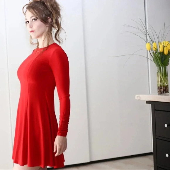 Red dress - Picture 5 of 8